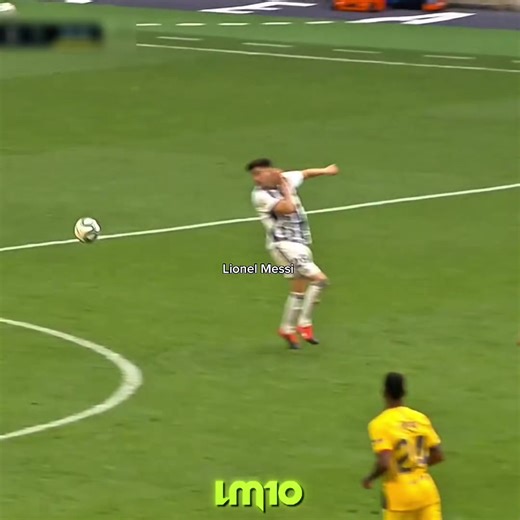 Messi volley pass ☠️ #messi #messi_king #goat #fyp #football | messi volley