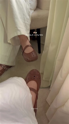 Koleen on Instagram: "Affordable + comfy flat shoes reco ☁️🤎 buy here https://vt.tiktok.com/ZSHETG7xbAq6C-CYI9c/ shopee code ASN-DAR-BCJ #flatshoes #dollshoes #balletflats #comfyshoes #affordableshoes"