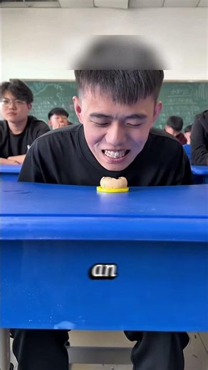 Can they break food with their chin?😭😨