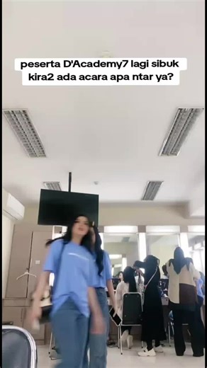 peserta D'Academy7 lagi sibuk kira2 bakal ada acara apa ntar ya?? #academy7indosiar #aprilda7 #zahrada7 #syaqirahda7