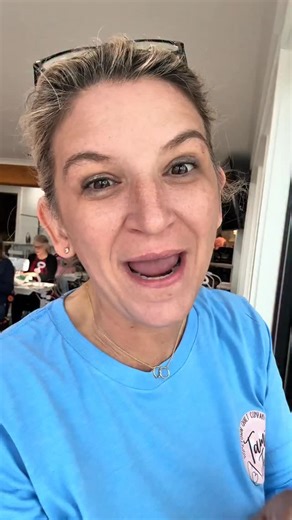 Snowing and Sewing ❄️🧵❄️🧵 Does it get any better than this? #tamijones #sewing #sewing #beginnersewing #diy #crafty #tamijones #beginnersewing #seweasyretreat | Tami Jones • Hometown Quilt Company, LLC