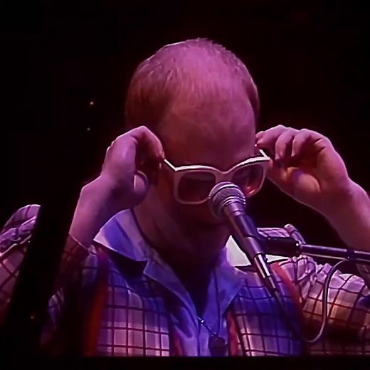Elton John's Epic Performance of 'Rocket Man' in 1976
