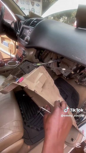 Toyota Highlander Gas Leak: Evaporator Replacement Guide