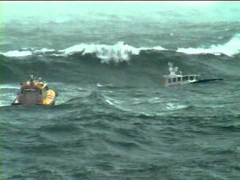 Big storm, pilot boats in 10m waves