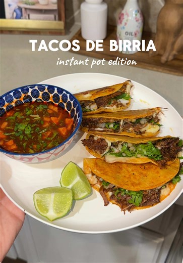 Tacos de birria on the instant pot 😋✨ so delicious!!! 🌮 #tacosdebirria #birria #mexicanfood #cooking