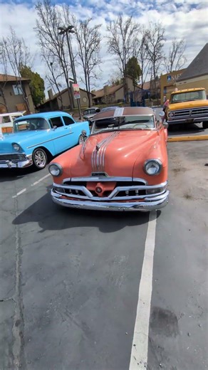 1949 Pontiac Chieftain Custom (Peach)