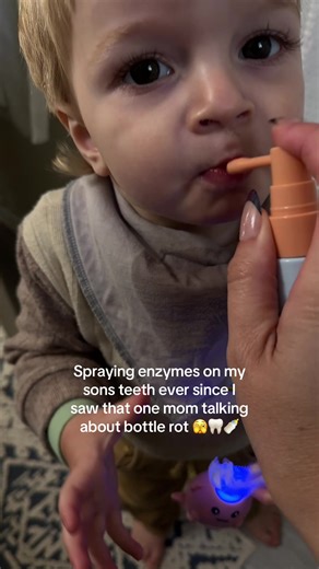 🥛 Nighttime milk? No brushing? 🦷 Pick Your Battles Spray breaks it down: Dextranase → breaks down sugar Lysozyme → protects teeth Lactase → clears milk residue Grape flavor kids love @tootoo_Offical