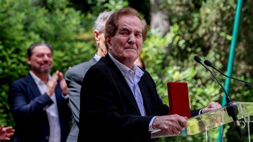 Familiares, amigos y compañeros de Manuel de la Calva se despiden del artista en su capilla ardiente: "Ha sido algo muy terrible"