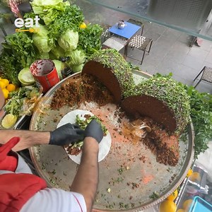 Fatih Kadınlar Pazarı Çiğ Köfte Istanbul Street Food Tour | Eat More