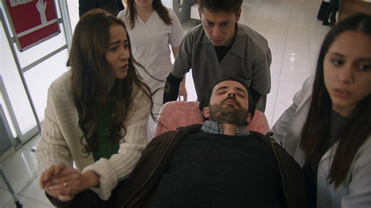 O que terá acontecido ao irmão da Dilan, e, por último, será que o marido dela, Baran, está por detrás desta tragédia ❓ Não vais querer desperdiçar este episódio imperdível de maneira nenhuma. HOJE À NOITE, às 21:00 , no Kwenda Magic, canal 505 da DStv #kwendamagic #dstvangola #turquia #vendetta #canal505 #novela #telenovelas | Kwenda Magic