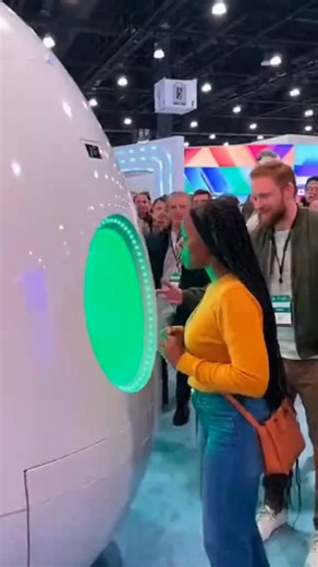 naturefurver on Instagram: "日本推出一種革命性嘅技術，將人類每一步都轉化為電力：壓電磚。 呢啲瓷磚吸收每個行人嘅腳步所產生嘅壓力同震動能量， 同埋將呢個機械力轉換成電能。 嵌入瓷磚嘅壓電元件會稍微變形， 產生弱電流。 每個步驟都會產生少量能量，但係總共有幾百萬個步驟 產生足夠嘅電力去供電 LED 燈、數碼顯示器、感應器等等。 喺東京澀谷站呢類繁忙地區， 每日大約240萬步有助於呢個系統。 呢啲能量可以即刻儲存或者用， 減少對傳統能源嘅依賴，同埋 支持可持續城市基礎設施嘅發展。 每日行路 正成為未來嘅可再生能源來源。 ⚡ # 日本 # 壓電瓷磚 # 壓電 # 行走電力 # 澀谷站 # 可再生能源 # 智慧城市 # 科技 # 創新 # 環保 # 邁向未來 # 動力 # 靈感 # EcoLife CocoShitoro 店"