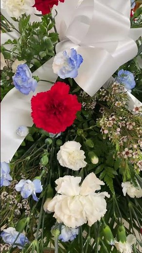 Make a funeral flower casket spray for man
