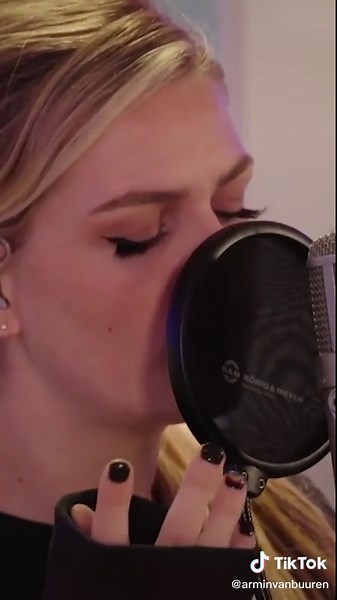 Armin van Buuren Acoustic Performance of 'Hold On' with Davina Michelle