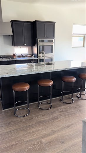 Anyone else rage clean their house before going on a trip?? I loooove coming home to a clean house! It doesn’t always happen, but it feels soo good #rageclean #cleankitchen #cleanoutyourrefrigeratorday #sofreshandsoclean #cleaningbeforeandafter