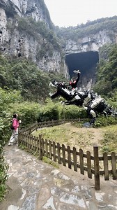 Lucy visits Wulong, the iconic location for the movie "Transformers: Age of Extinction." A local tour guide highlights the site's natural beauty and its significance to the film, while a German tourist shares his experiences. The journey reveals Wulong's stunning landscapes and the behind-the-scenes magic, making it a must-visit location for movie lovers. #ChinaTravel #2025ChinaAgenda #ChinaVibes #Film #FilmTourinChina | China Plus Culture