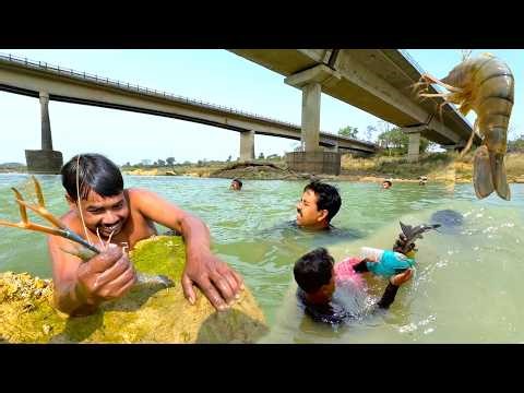 দারুন এক পদ্ধতিতে নদীতে ডুবে ডুবে ১০ কেজি মাছ ধরা | River fishing video village cooking vlog