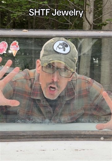 The GTFO survival wrist strap has a glass breaker bead and a handcuff key. See it break vehicle glass. #wriststrap #edcgear #prepper #shtf #bracelet #survivaltips #prepperessentials