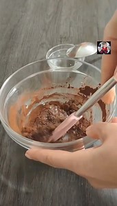 Usor si de efect fursecuri fragede reteta pas cu pas aici 👇 Reteta scrisa aici 👇 Reteta ingrediente : 50 ml lapte caldut 80 gr zahar un praf de sare 60 gr unt moale 5 gr pasta de vanilie 1 ou mic 280 gr faina 5 gr praf de copt 1 galbenus 1 lingura cacao putina apa faina pentru masa de lucru #Viral #galletas #retete #traditional | Bucătărește cu Rodica