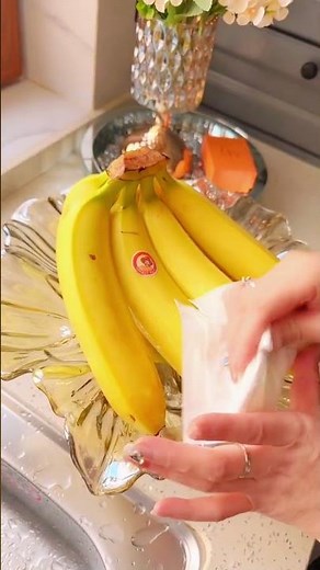One Simple Trick = Bananas Stay Yellow Longer #LifeHack #Kitchen