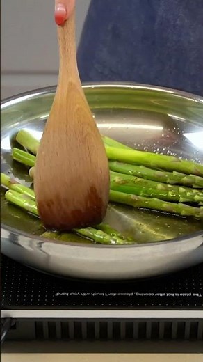 EASY Asparagus Recipe (With Lemon & Garlic)