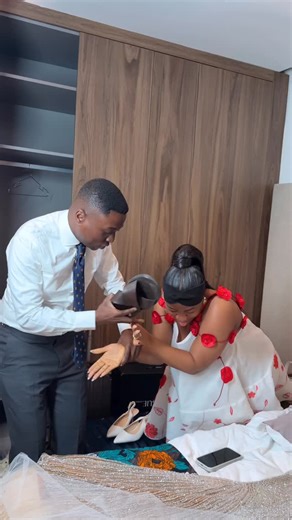 VEEKEE JAMES ATERE on Instagram: "😩😩 I’m sorry Sir @bolajiid 😩 I know y’all love a good process video😍😍 On a scale of 1-100, what are you rating this dress? 💥 Dress @veekeejames_official Bride @dribukunadebayo"