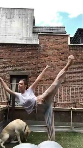 Caroline Konstnar dancing without bra #tiktok #boobs #ballet