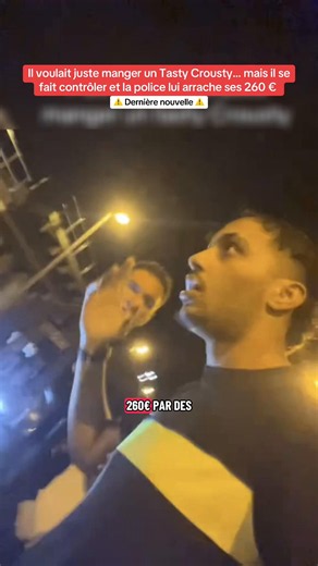 Il voulait juste manger un Tasty Crousty… mais il se retrouve contrôlé par la police et affirme repartir sans ses 260 € ! Un jeune homme affirme avoir été contrôlé et fouillé par des policiers alors qu’il voulait simplement manger. Selon lui, les agents lui auraient pris les 260 € en espèces qu’il avait sur lui. La scène, filmée, fait réagir après qu’un policier lui a demandé d’arrêter de filmer. Le motif exact de la saisie reste toutefois inconnu à ce stade. #actualité #police #faitsdivers #tas
