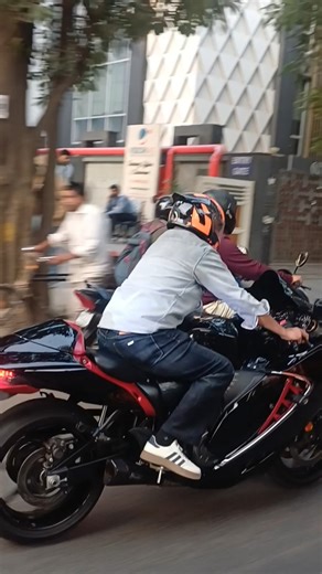 Hayabusa bike ke samne apni bike Java bobber 42 Lagi by fiki #shorts #viral #bike #jawa #superbike