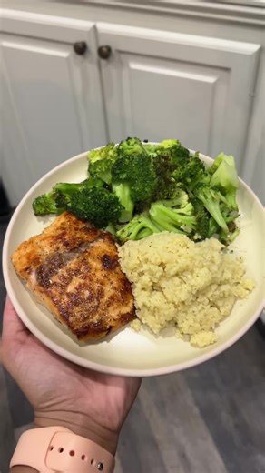 dropped over 30lbs like this ⬇️ Message me ‘❤️’ if you’re ready to drop 20 lbs by the summer and be confident again 1️⃣ calorie deficit is the only way to shrink unwanted fat 2️⃣ strength training 3-4x/week to tone up 3️⃣ no sugary drinks, no overly processed foods, and NO ALCOHOL 5️⃣ structured routine meal plan 6️⃣ STAY CONSISTENT Join me and the girls in my 12-week Hot Mama Blueprint program happening now ❤️‍🔥 Enrollment is still open Message me for details 📥 #gymtok