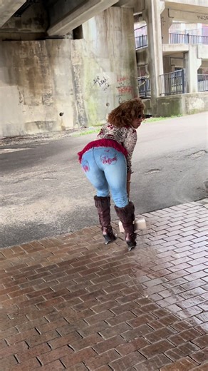 she a bad lil b*tch, she a rebel 🍎 @Apple Bottoms @BABY PHAT #vintagefashion #fyp #viral #applebottomjeans #fashiontiktok