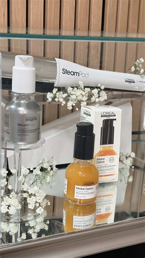 Superbe box sublimée par un steampod, accompagné de soins capillaires et orné de touches de gypsophile qui font toute la différence ! 🤍 #steampod #loreal #pourtoi #fyp #trousseaumariage