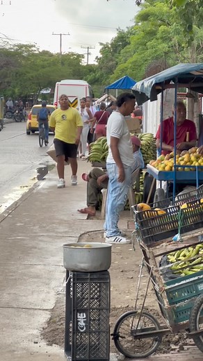 2.3M views · 21K reactions | LA CAJA PRANK / BOX PRANK 藍 #viral | El Show Del Chayan | Facebook