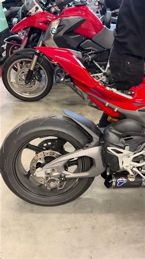 Ducati Streetfighter v4s 2025-2026 with Termignoni slip-on, and Rizoma clutch cover