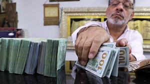 U.S. dollar hits multi-decade high as stocks fall