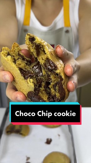 Chocolate chip cookie - ze best one #chocolatechipcookies #cookies #desserts #chocolate #baking #recipereview