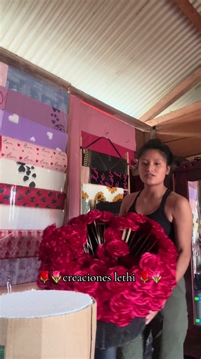 Ramo de Cien Rosas Eternas: Creación y Proceso