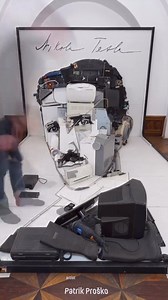 How wonderful is this collection of anamorphic art! 🤩 The artist has recycled and manipulated discarded objects to form intricate illusion sculptures that reveal detailed portraits when viewed from a certain angle! We are in awe! Artist: Patrik Proško | The British Ironwork Centre