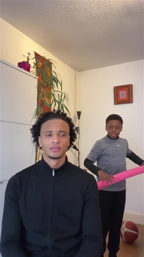 Il a quel âge Macron même 🤣