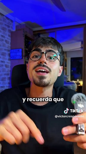✨📸 Aprende cómo usar ChatGPT para analizar el estilo visual de una imagen y aplicarlo a una foto tuya, recreando colores, luz, textura y composición para conseguir un resultado más profesional en minutos, sin Photoshop y sin editar manualmente. Esto cambia la forma de crear contenido visual para redes sociales: antes necesitabas presets, apps de edición o muchas pruebas; ahora puedes usar una imagen de referencia para transformar una foto normal en una imagen con estética de portada, según disp