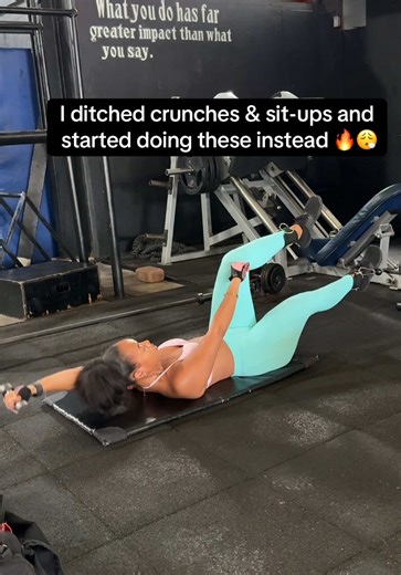 Why you should do weighted dead bugs too ✨ 🔥Snatches the waist & tightens the core 🔥Trains deep core (no bulky abs) 🔥Protects the lower back 🔥Improves posture & balance 🔥Strengthens the pelvic floor 🔥Makes every lift stronger ✨ Strong core = flatter stomach, better posture, stronger lifts 🔥 Dead Bug Quick Tips 💡 🔥Press your lower back into the floor 🔥Move slow & controlled 🔥Keep ribs down, core tight 🔥Exhale as the arm/leg lowers 🔥Stop before your back arches ✨ Quality reps > heavy 