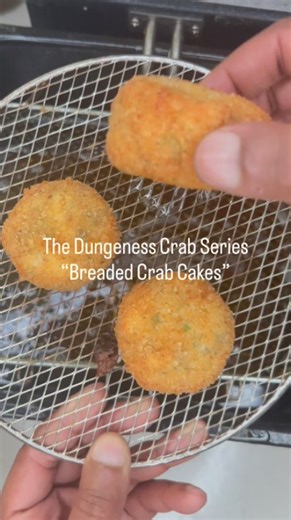 Crispy breaded crab cakes, perfectly golden & flavorful