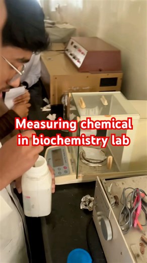 Measuring chemical in biochemistry lab // veterinary students// #chemicalanalysis