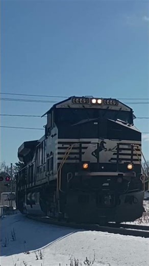 CSX Z265 hitting that sharp curve at CSX speed in VO