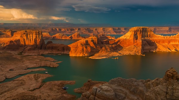 Lake Powell Utah Arizona USA – Red Rock Cliffs and Water in 4K