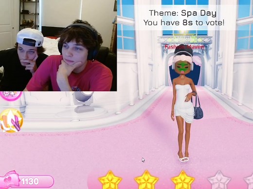 did bro just moan 🤨 #christophersturniolo #chrissturniolo #mattsturniolo #matthewsturniolo #sturniolostwitch #sturniolotripletstwitch #sturnioloslive #sturniolotriplets #jess_got_sturnioloed @Matt @Christopher Sturniolo