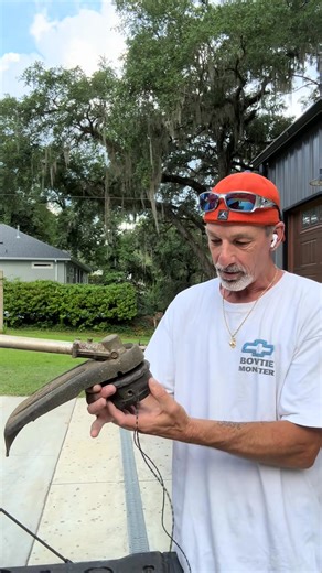 String weedeater. Line trimmer whatever you want to call it #DIYHomeProjects #CraftingMadeEasy #TransformYourSpace #SmartDIYHacks #WeekendCraftIdeas #SimpleButStunning #DIYInspirationDaily #HomeMadeWithLove #FromTrashToTreasure | Selvin Martinz