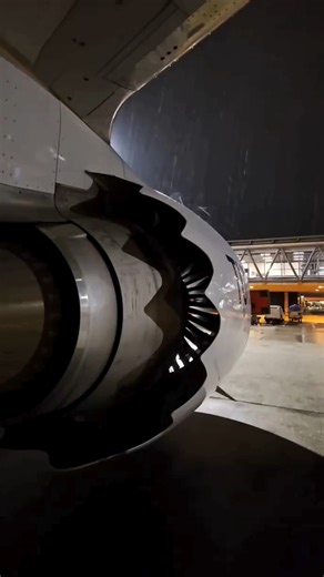 282K views · 4.3K reactions | The beauty of line maintenance ✈️ | Update Aviation | Facebook