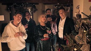 Watch Agatha Raisin Season 4 Episode 1 - Kissing Christmas Goodbye