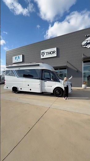 Used 2025 Chinook Summit SS 360 on a Mercedes Sprinter Diesel… luxury in 24ft 😳✨ #rvshorts