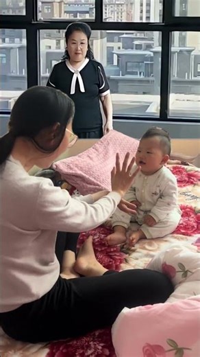 Baby playing with mom 😂 When mom acts, the baby immediately falls over lol Cuteness overload 🤣💖💜